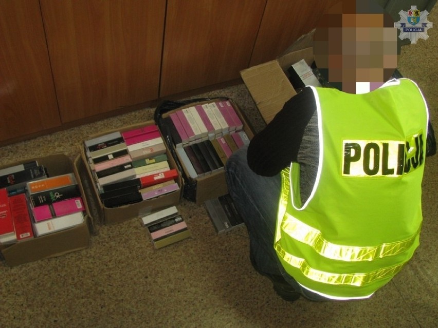 Policjanci znaleźli podrobione perfumy i ubrania