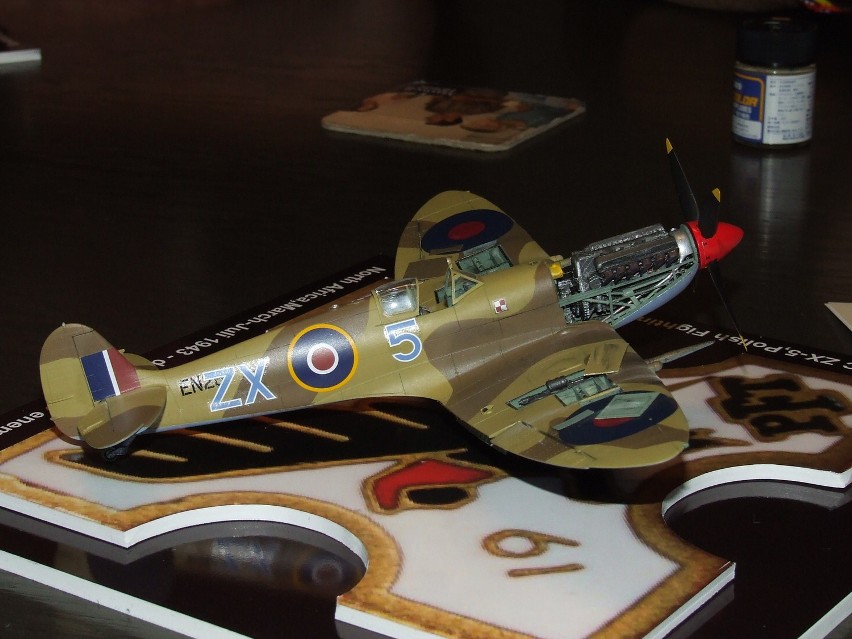 Model Spitfire MK IX, na którym latali polscy lotnicy z...