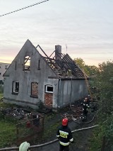 Spłonął dom mieszkalny w Szropach. Na szczęście nikt nie odniósł obrażeń [ZDJĘCIA]