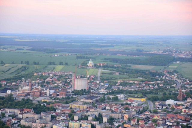 Silos należący do cukrowni Pfeifer & Langen ma około 75 metrów wysokości.