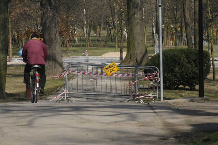 Remont alei w legnickim parku (ZDJĘCIA)