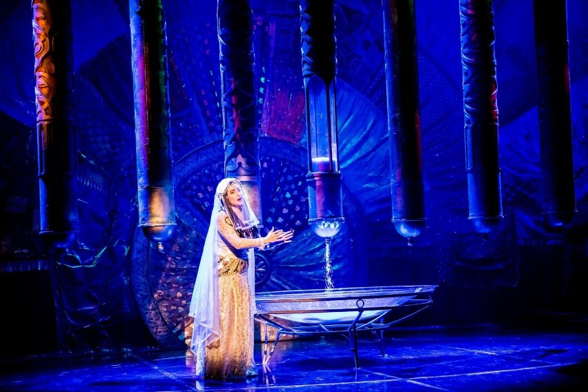 Na deski Opery Śląskiej w Bytomiu powróciła opera „Poławiacze pereł” Georges’a Bizeta. Zobacz ZDJĘCIA