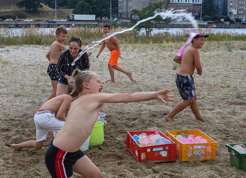 Balonowa bitwa dla dzieciaków na Wyspie Grodzkiej w Szczecinie. Zobaczcie zdjęcia