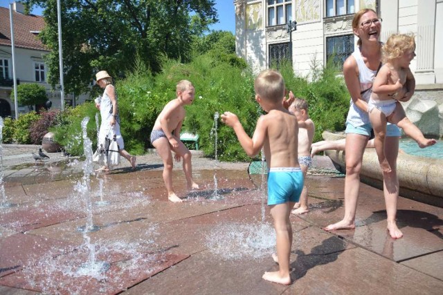 Do tej pory dzieci najchętniej pluskały się w fontannach, np. na placu Szczepańskim lub korzystały z kurtyn wodnych; teraz mają brodzik wyłącznie dla siebie.