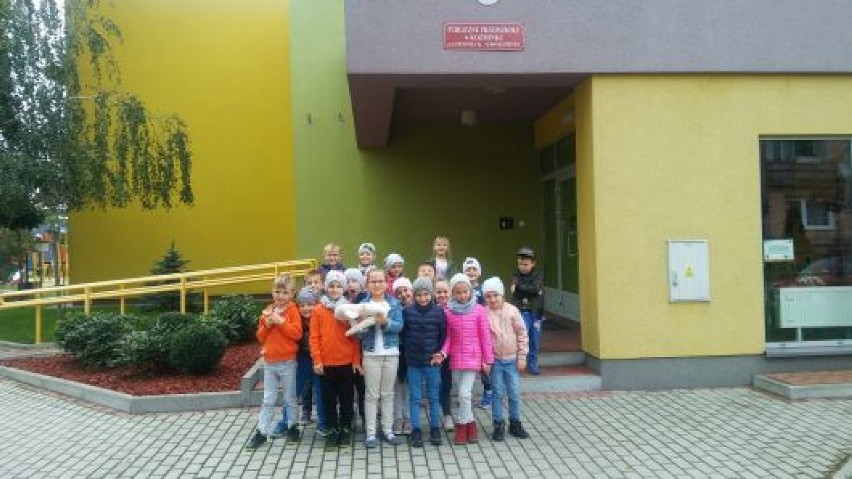 Maskotka Lili odwiedziła dzieci w Koźminku