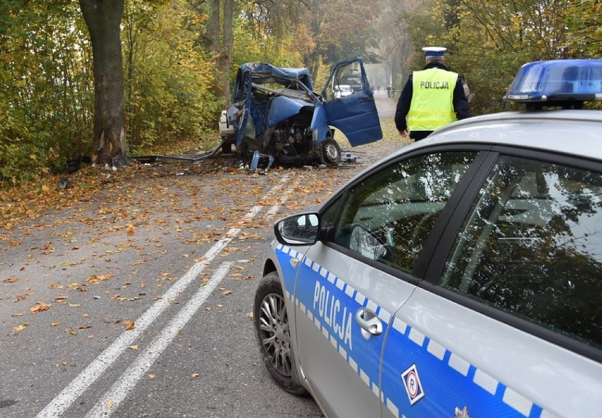 Śmiertelny wypadek na trasie Demlin-Bolesławowo. Nie żyje 23-letni pasażer [ZDJĘCIA]