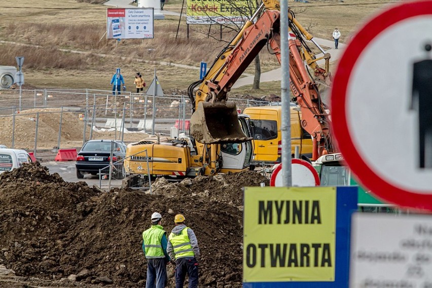 Obwodnica Wałbrzycha. Prace ziemne na ulicy Długiej (ZDJĘCIA)