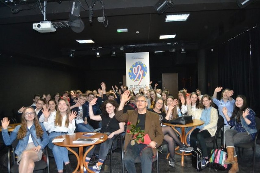 Radomsko: Uczniowie "siódemki" nagrodzeni w ogólnopolskim konkursie. Pojadą na Paradę Schumana