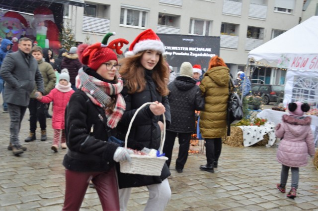 Sprawdź program imprez na weekend, pod galerią zdjęć. (Fotki archiwalne z jarmarku bożonarodzeniowego w Szprotawie 2022)