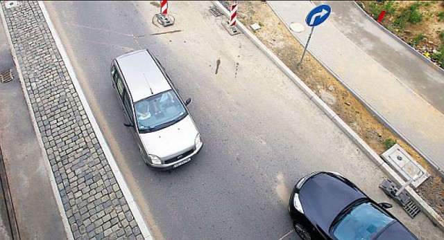 Kierowcy łamią przepisy, ale już niedługo. Policjanci już zapowiadają, że nie będą przymykali na takie zachowanie oka.