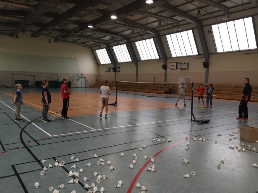 Badminton w Helu