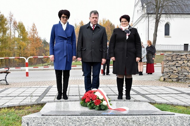 Izabella Wąsowska (pierwsza z prawej) przewodnicząca rady gminy Moszczenica nie chciała rozmawiać o deklaracji radnych