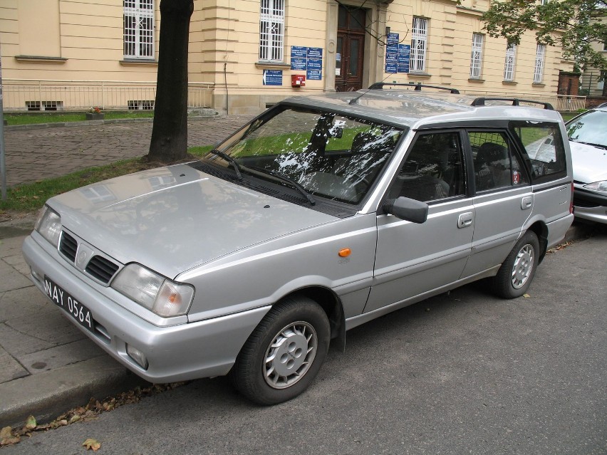 1999 – Rozpoczęła się produkcja Poloneza kombi.