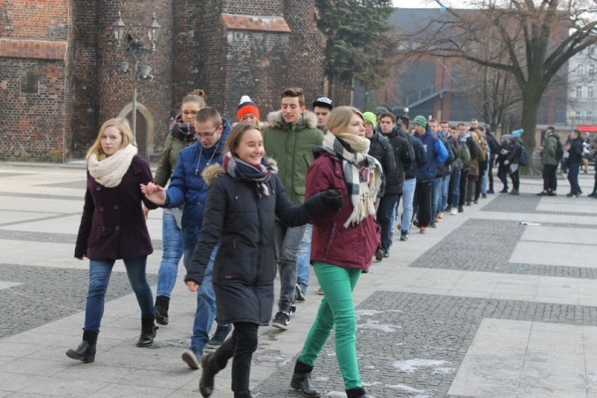 To był już szósty wspólny polonez wykonany na placu Polonii...