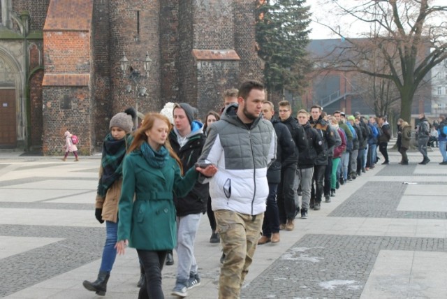 To był już szósty wspólny polonez wykonany na placu Polonii Amerykańskiej w Brzegu