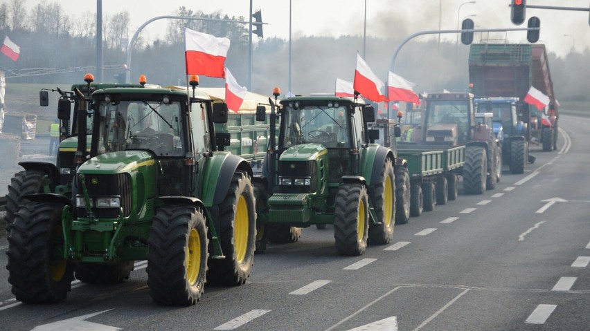 Rolnicy z powiatu chojnickiego opanują stary rynek w Chojnicach. Ciąg dalszy protestów [WIDEO]