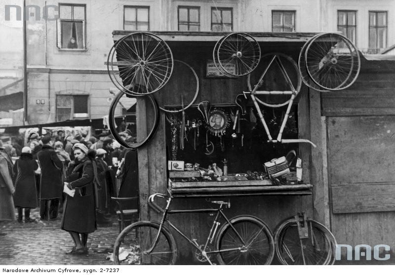 Rowery w Warszawie na archiwalnych zdjęciach