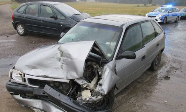 Do zderzenia opla i citroena doszło w Ośmiałowie. Kierowca opla był pijany.