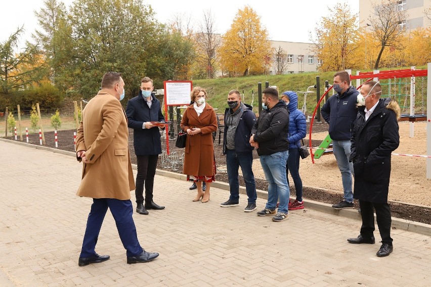 Przez lata straszył, teraz wygląda jak nowy. Blok przy szpitalu przeszedł gruntowną przemianę