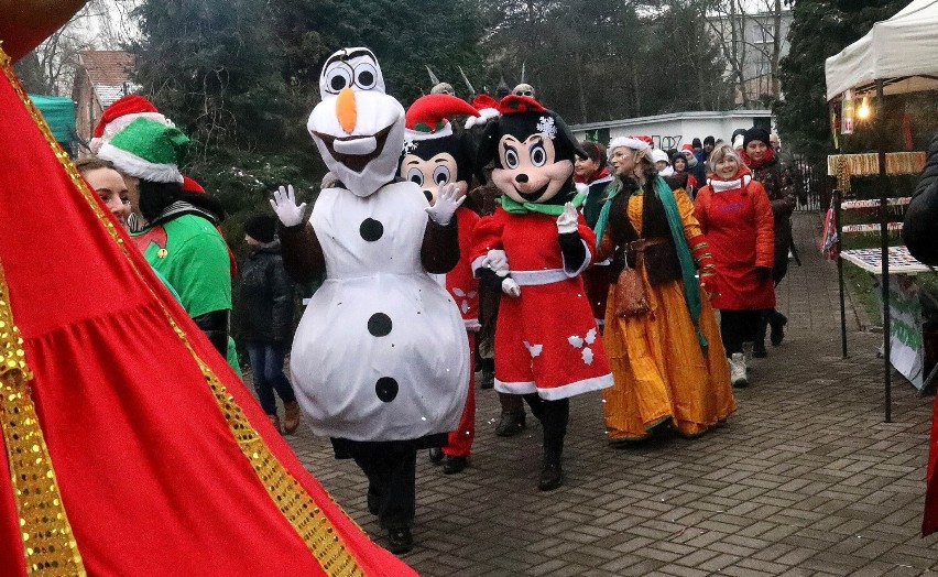 Parada z reniferem Rudolfem rozpoczęła Jarmark Świąteczny w Miłkowicach, zobaczcie zdjęcia