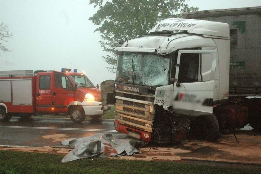 Świdnica: Dwa tiry zderzyły się na trasie koło Mokrzeszowa (zdjęcia)