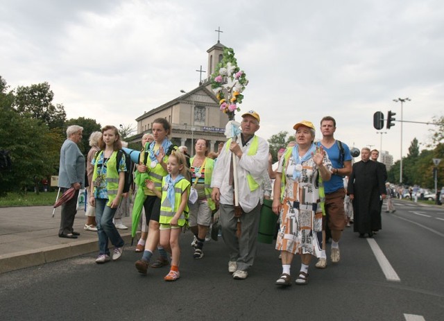 Pątnicy z Łodzi wyruszyli we wtorek na Jasną Górę