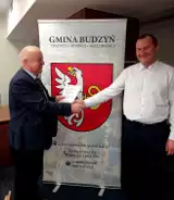 Podpisano pierwsze umowy na inwestycje drogowe w gminie Budzyń 