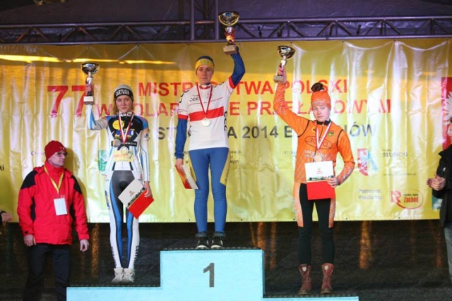 Mistrzostwa Polski w Kolarstwie Przełajowym 2014 w Bieganowie. Patrycja Lorkowska na drugim stopniu podium w kategorii juniorek młodszych