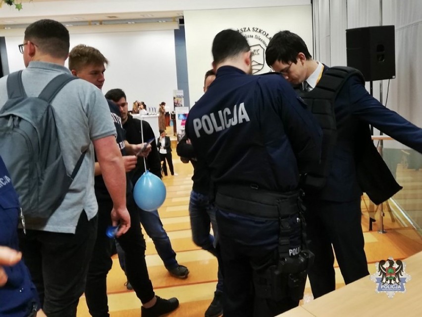 Policjanci z Wałbrzycha wzięli udział w „Targach pracy – staży – praktyk”