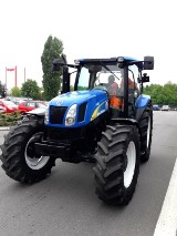 Ciągnik New Holland już pracuje na powiatowych drogach