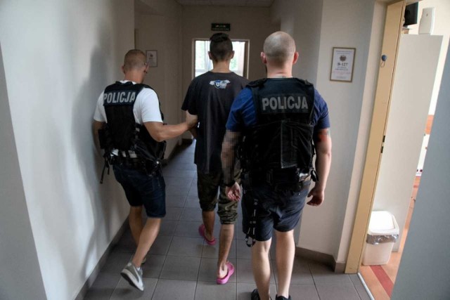 Podejrzany o podpalenia został zatrzymany przez policjantów nieopodal miejsca zamieszkania.