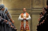 Jude Law opowiedział o roli w serialu "Młody papież": "Czułem, że powinienem się doedukować" (wideo)