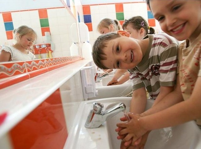 Częste i dokładne mycie rąk zmniejsza ryzyko chorób i zakażeń