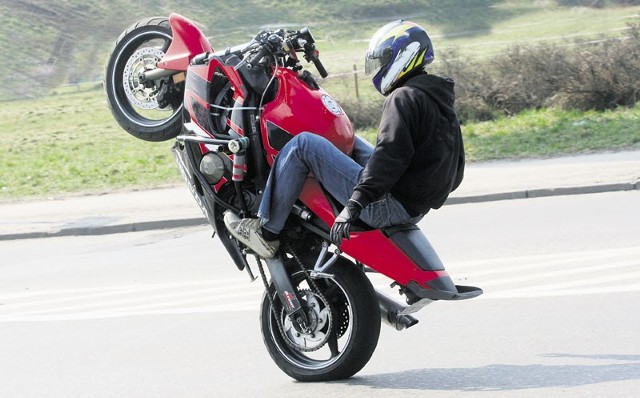 Motocykliści szaleją po drogach naszego regionu. Część z nich nie ma nawet prawa jazdy kat. A