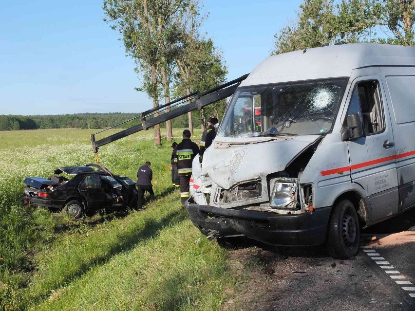 Karambol koło Cierzni - jest ofiara śmiertelna, 6 osób rannych