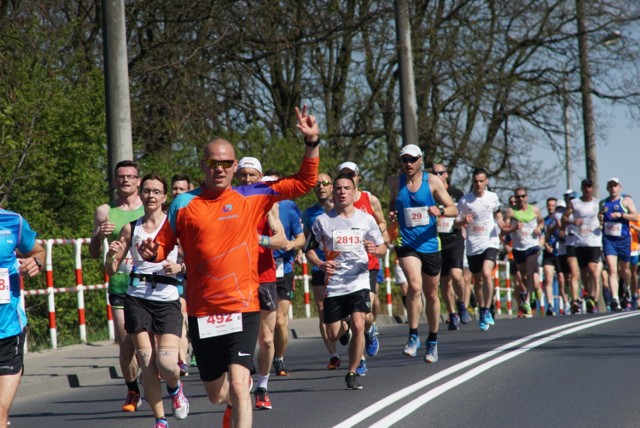 W 7. Biegu 10 km Szpot Swarzędz wzięło udział ok. 2,5 tys. biegaczy.