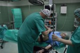 Szpital w Poddębicach jako pierwszy w województwie przeprowadził taką operację (ZDJĘCIA i FILM)