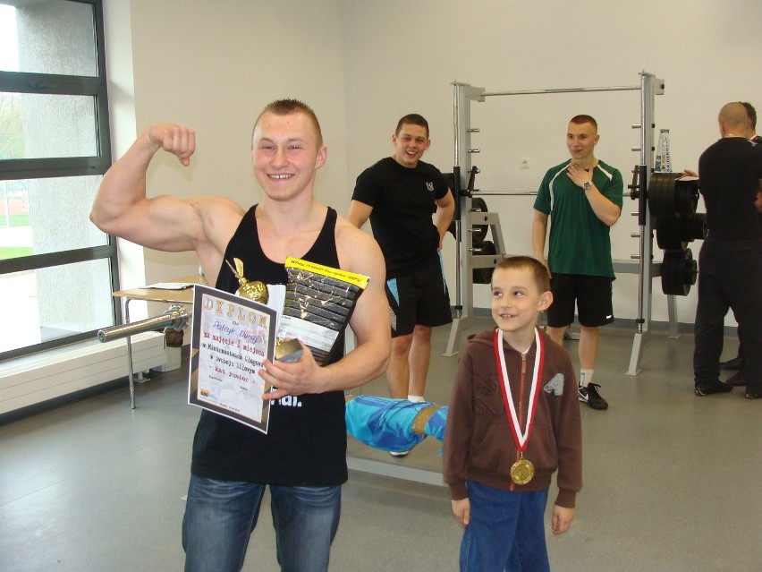Patryk Duraj zwycięzca w kategorii juniorów z bratem