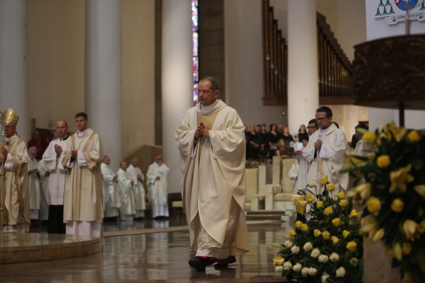 Biskup Grzegorz Olszowski przyjął święcenia biskupie....
