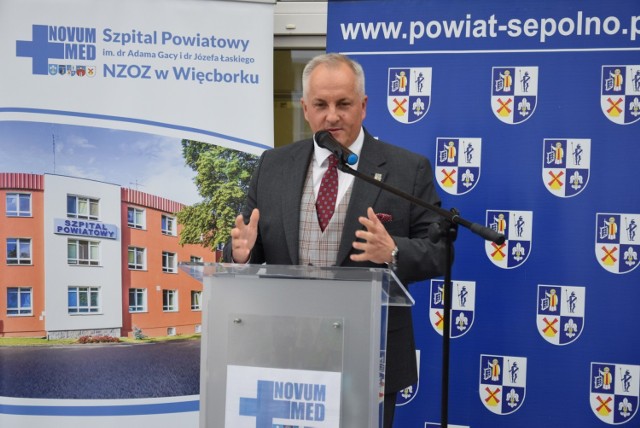 Pokłosiem koronawirusa w SP nr 3 w Sępólnie jest kwarantanna lub nadzór epidemiologiczny dla 200 osób, w tym starosty Jarosława Tadycha