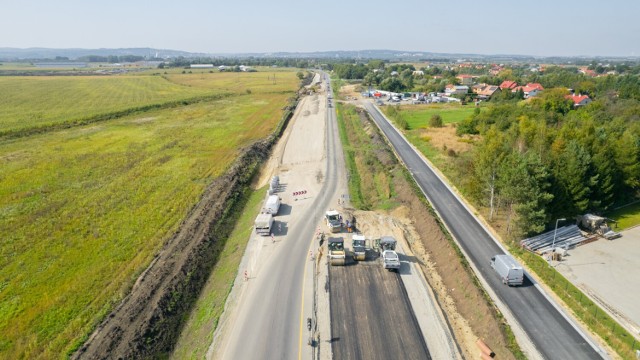 Postępy prac na remontowanej drodze krajowej DK 28 z Przemyśla do Medyki.
