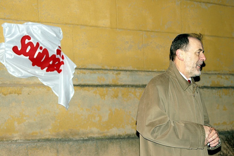 Na ścianie kaliskiego więzienia odsłonięto tablicę ku czci internowanych działaczy Solidarności FOTO