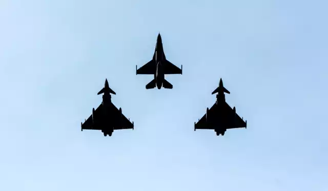 Wojskowe F-16 w polskich siłach powietrznych. Zdjęcie ilustracyjne