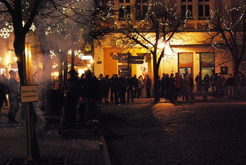 Mieszkańcy Leszna witali Nowy Rok 2013 na rynku