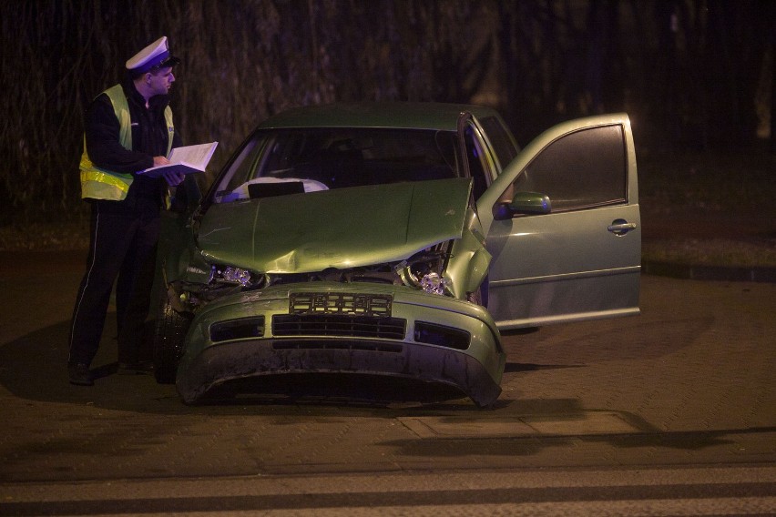Wypadek na ul. Drewnowskiej w Łodzi. Zderzyły się dwa samochody