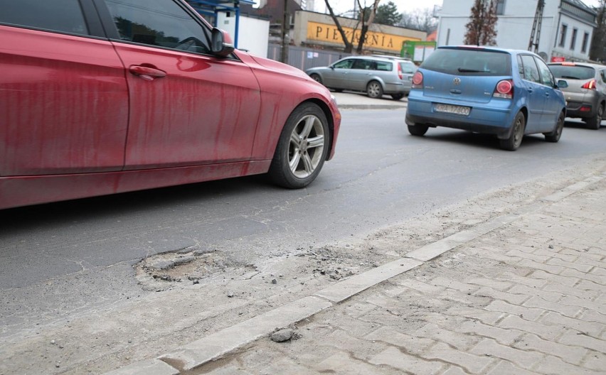 Ulica Królowej Jadwigi jest w fatalnym stanie. Mieszkańcy...