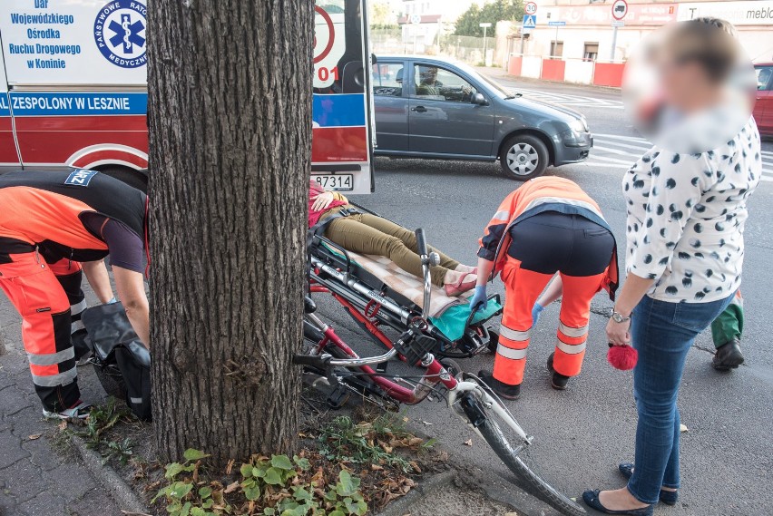 Rowerzysta potrącona na Lipowej przez osobówkę