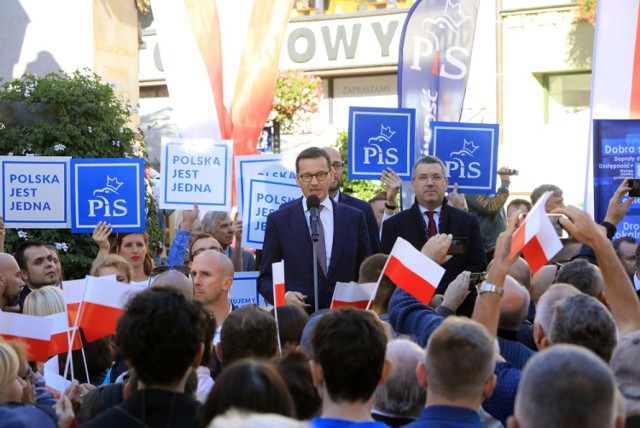 Dzisiaj (30.09) o godz. 13.45 na Rynku Staromiejskim w Toruniu, premier Mateusz Morawiecki spotkał się z mieszkańcami Torunia. Oto zdjęcia z tego wydarzenia.

Zobacz także: Diamentowy jubileusz V Liceum Ogólnokształcącego w Toruniu [ZDJĘCIA]

