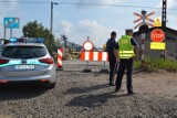 Wypadek na przejeździe kolejowym przy ul. Mierniczej w Lesznie. Nie żyje 16-latek [FOTO]