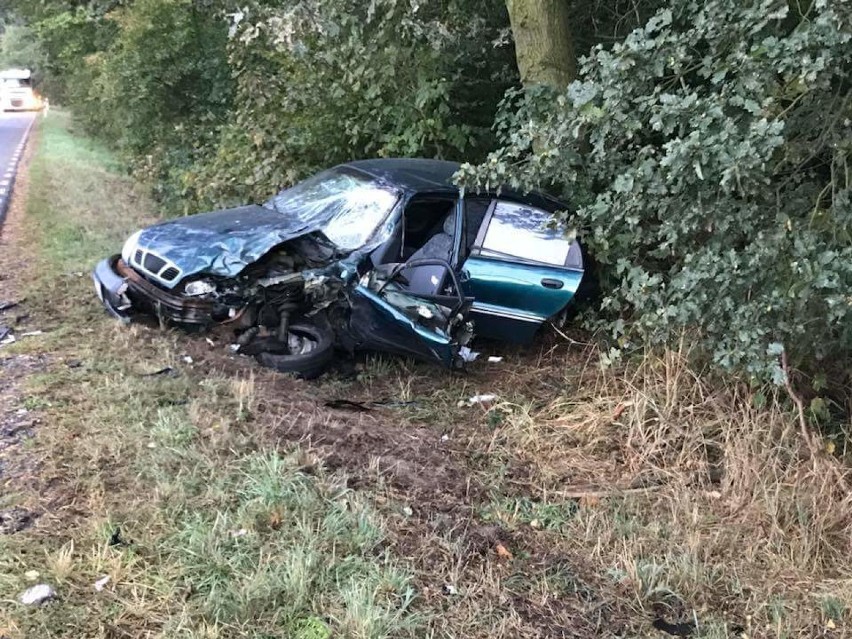 NA SYGNALE: 26-letni kierowca z powiatu krotoszyńskiego doprowadził do groźnego wypadku [ZDJĘCIA]